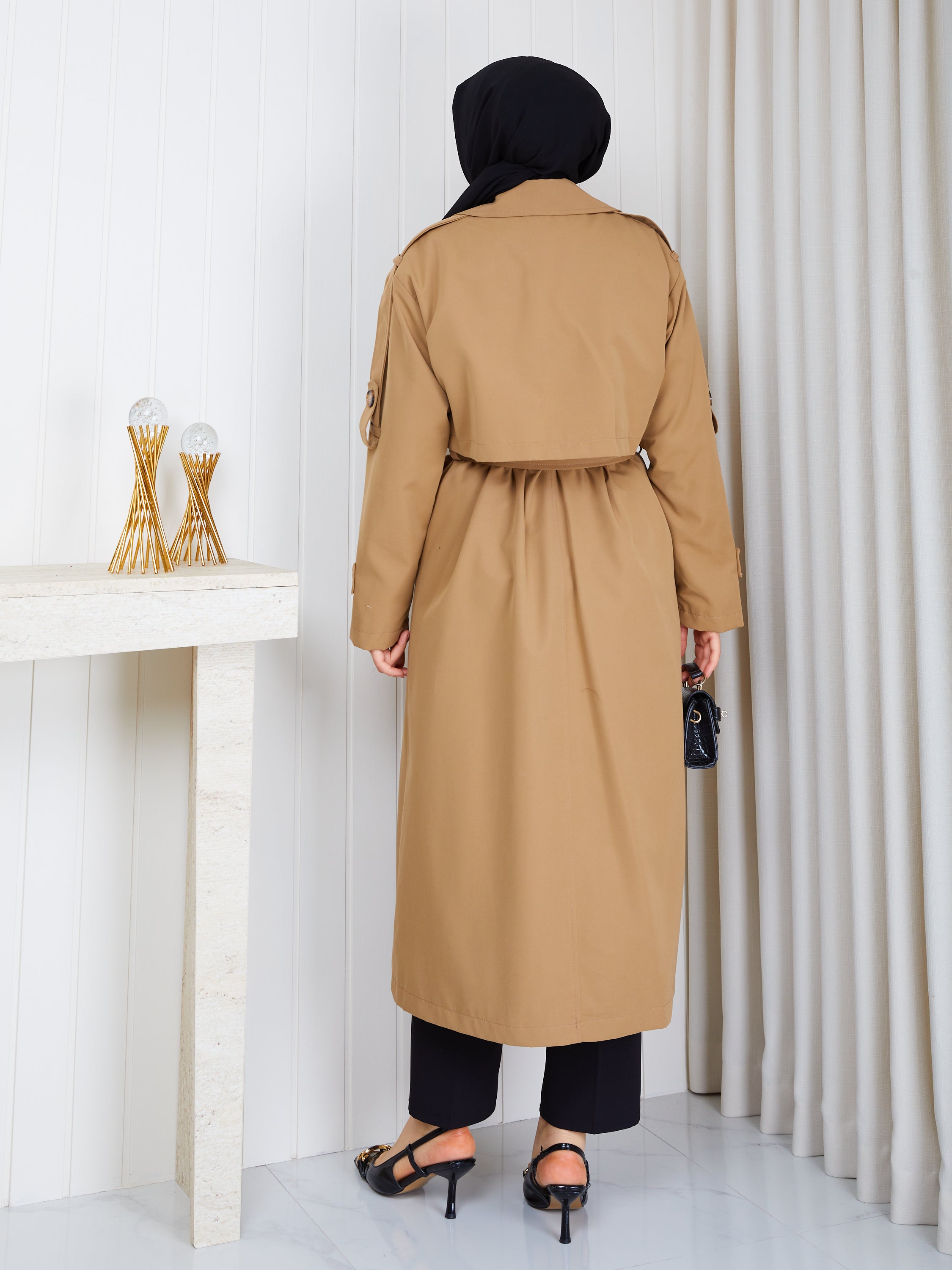 Ruzgarlikli uzun trenckot camel